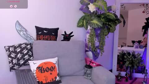 Snapshot of dakottahill chatting on 10.31.25   online show from 10.31.25