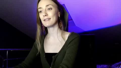 Snapshot of dalia_peach chatting on 12.12.24 Dalia online show from 12.12.24