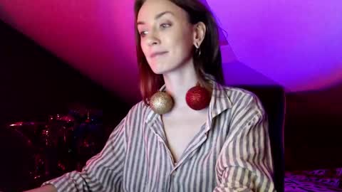 Snapshot of dalia_peach chatting on 12.13.24 Dalia online show from 12.13.24