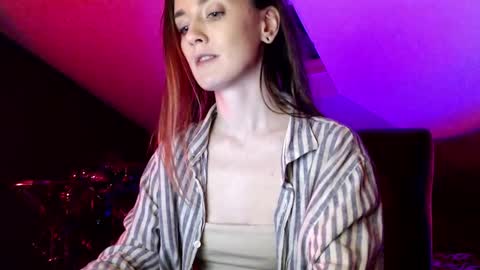 Snapshot of dalia_peach chatting on 12.13.24 Dalia online show from 12.13.24