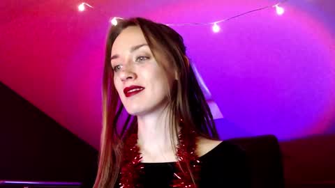 Snapshot of dalia_peach chatting on 12.17.24 Dalia online show from 12.17.24