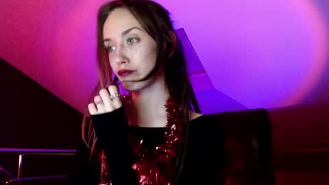 Snapshot of dalia_peach chatting on 12.17.24 Dalia online show from 12.17.24