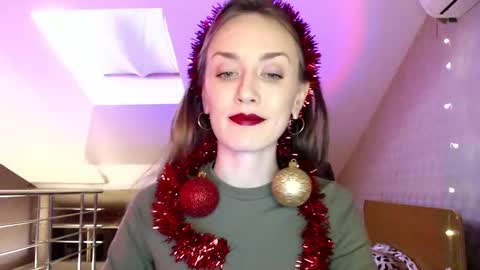Snapshot of dalia_peach chatting on 12.19.24 Dalia online show from 12.19.24