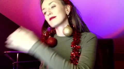 Snapshot of dalia_peach chatting on 12.19.24 Dalia online show from 12.19.24