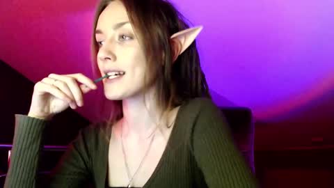 Snapshot of dalia_peach chatting on 12.20.24 Dalia online show from 12.20.24