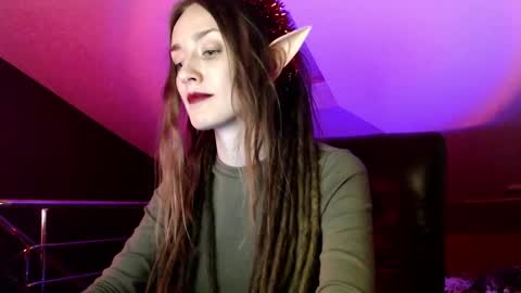 Snapshot of dalia_peach chatting on 12.21.24 Dalia online show from 12.21.24