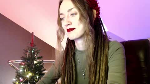 Snapshot of dalia_peach chatting on 12.27.24 Dalia online show from 12.27.24