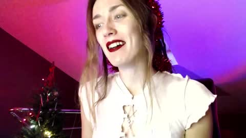 Snapshot of dalia_peach chatting on 12.28.24 Dalia online show from 12.28.24