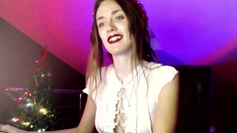Snapshot of dalia_peach chatting on 12.28.24 Dalia online show from 12.28.24