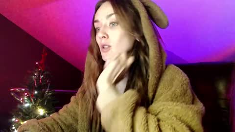 Snapshot of dalia_peach chatting on 12.29.24 Dalia online show from 12.29.24