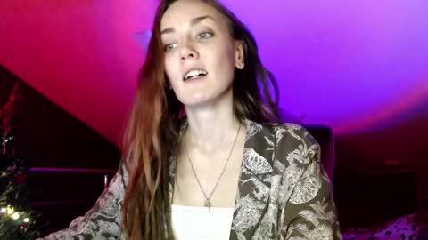 Snapshot of dalia_peach chatting on 01.04.25 Dalia online show from 01.04.25