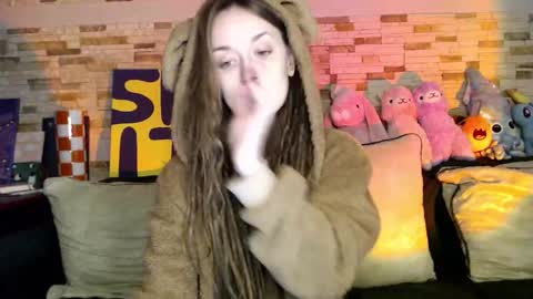 Snapshot of dalia_peach chatting on 10.12.25 Dalia online show from 10.12.25