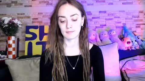 Snapshot of dalia_peach chatting on 10.15.25 Dalia online show from 10.15.25