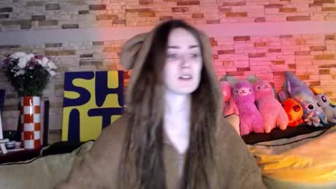 Snapshot of dalia_peach chatting on 10.16.25 Dalia online show from 10.16.25