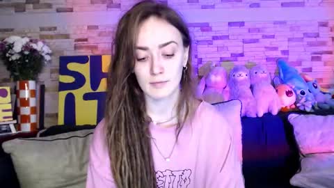 Snapshot of dalia_peach chatting on 10.17.25 Dalia online show from 10.17.25
