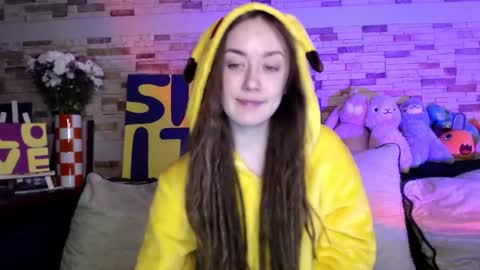 Snapshot of dalia_peach chatting on 10.20.25 Dalia online show from 10.20.25