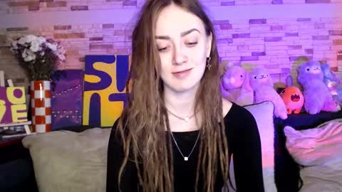 Snapshot of dalia_peach chatting on 10.22.25 Dalia online show from 10.22.25