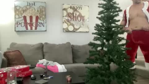 Snapshot of dallasdomstudios chatting on 12.01.25 Dallas Dom online show from 12.01.25