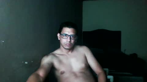 Snapshot of damnsexy0102 chatting on 10.25.25 DamnSexy0102 online show from 10.25.25