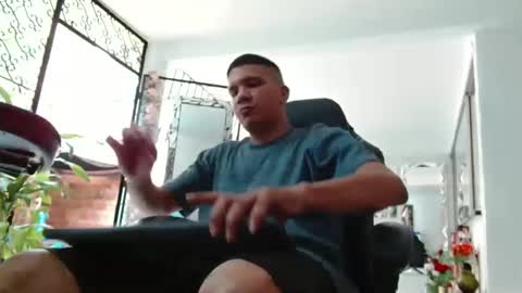 Snapshot of damyan_2003 chatting on 09.27.25 damyan_2003 online show from 09.27.25