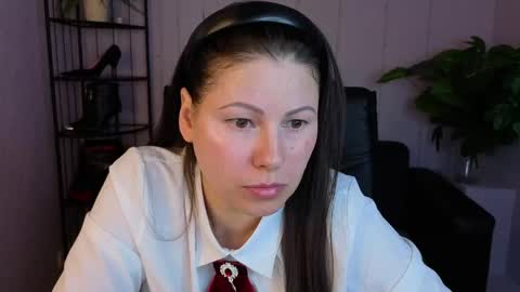 Dana Dom online show from 04.18.26