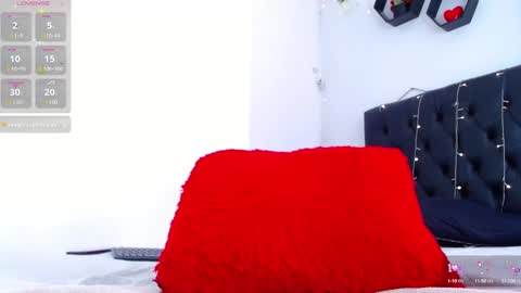 Snapshot of dana_moore_ chatting on 12.14.24 danna online show from 12.14.24