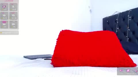 Snapshot of dana_moore_ chatting on 03.08.25 danna online show from 03.08.25