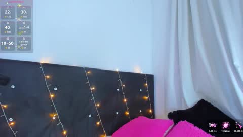 Snapshot of dana_moore_ chatting on 09.28.25 danna online show from 09.28.25