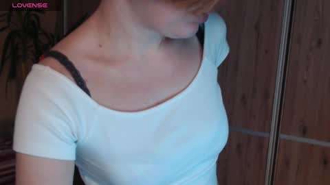 Snapshot of danbie_leen chatting on 02.21.25 danbie_leen online show from 02.21.25