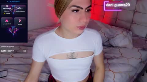 Snapshot of dani_lovet1 chatting on 10.09.25 dani online show from 10.09.25