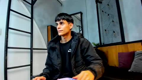 Snapshot of dani_mc chatting on 11.28.25 dani_mc online show from 11.28.25