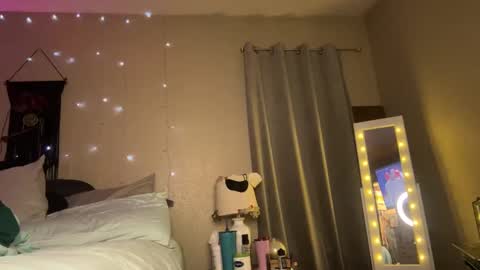 Dani Dragon online show from 01.22.25