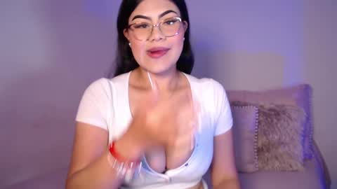 Snapshot of daniela_valencia chatting on 02.18.25 Lucia online show from 02.18.25
