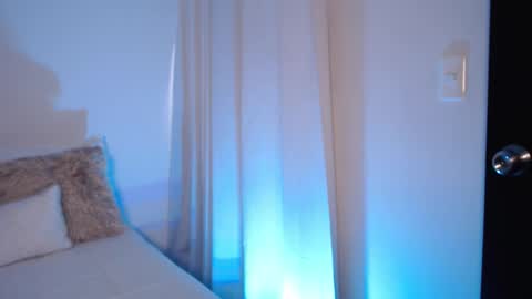 Snapshot of daniela_valencia chatting on 10.08.25 Lucia online show from 10.08.25