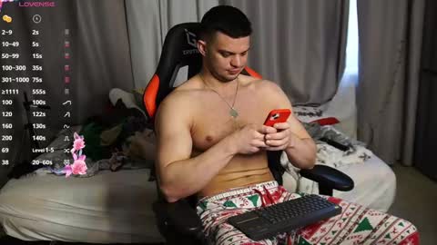 Snapshot of danielkraig_for_u chatting on 02.17.25 Daniel Kraig online show from 02.17.25