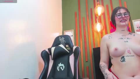 Snapshot of daniella_wild chatting on 02.20.25 daniella online show from 02.20.25