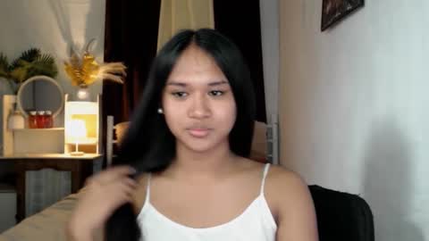 Snapshot of daniellelux chatting on 02.10.25 daniellelux online show from 02.10.25