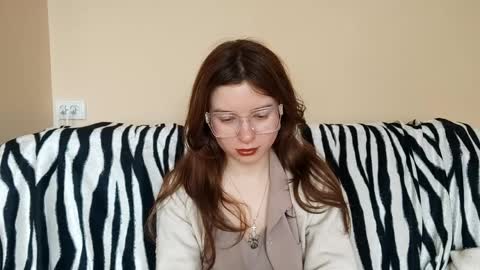 Snapshot of daniellevaulet chatting on 04.17.26 Mia online show from 04.17.26