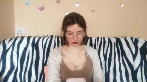 Snapshot of daniellevaulet chatting on 04.20.26 Mia online show from 04.20.26