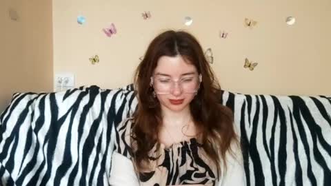 Snapshot of daniellevaulet chatting on 04.26.26 Mia online show from 04.26.26