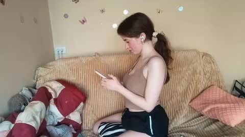 Snapshot of daniellevaulet chatting on 05.11.26 Mia online show from 05.11.26