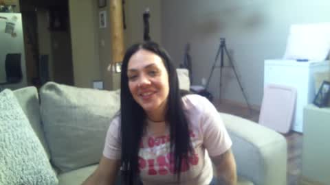 Snapshot of danifunderburg86 chatting on 02.25.25 DaniLove online show from 02.25.25