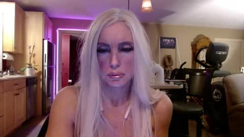 Snapshot of danikawhite69 chatting on 04.18.26 DanikaWhite69 online show from 04.18.26