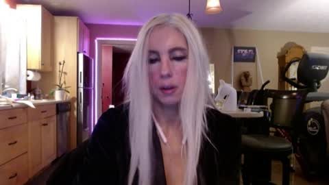 Snapshot of danikawhite69 chatting on 04.22.26 DanikaWhite69 online show from 04.22.26