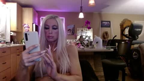 Snapshot of danikawhite69 chatting on 05.24.26 DanikaWhite69 online show from 05.24.26