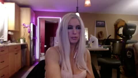 Snapshot of danikawhite69 chatting on 05.27.26 DanikaWhite69 online show from 05.27.26