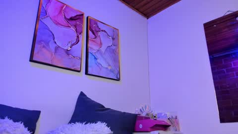 Danna Lovs online show from 01.13.25