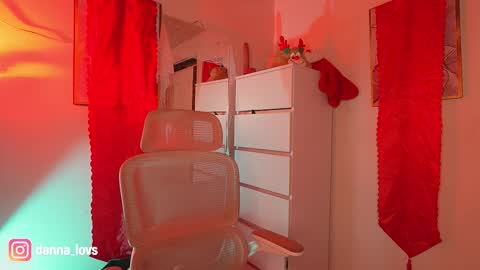 Danna Lovs online show from 12.14.25