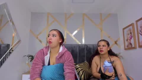 Snapshot of danna_reyess chatting on 02.22.25 Danna online show from 02.22.25