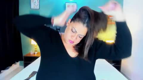 Hilary online show from 11.17.25